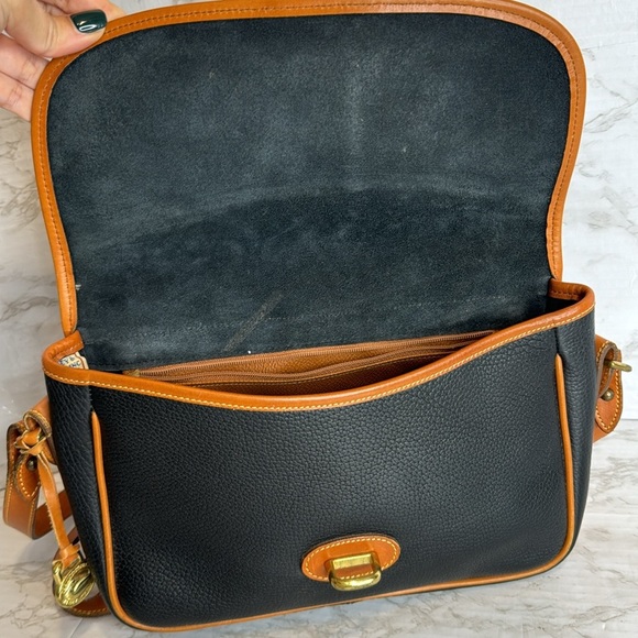 Dooney & Bourke Vtg equestrian blk Pebbled Leather with Brown Trim crossbody - Picture 10 of 15